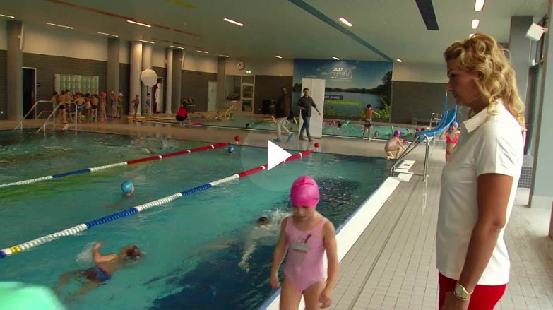 Schwimmen will gelernt sein: Franziska van Almsick startet Stifterprojekt